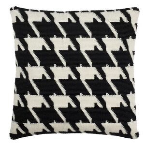 Safavieh - Hanne Houndstooth Pillow - Black/Ivory - 20"X20" - Black/Ivory